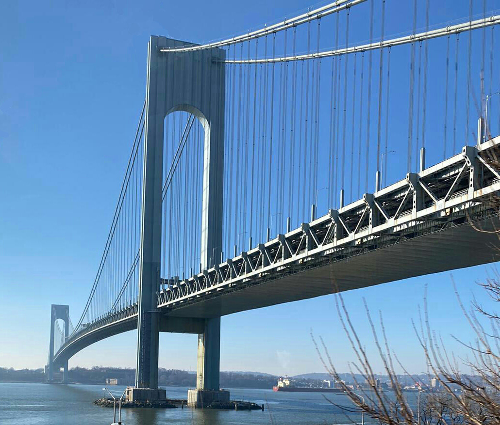 Verrazzano-Narrows Bridge 从下方街道看桥面结构