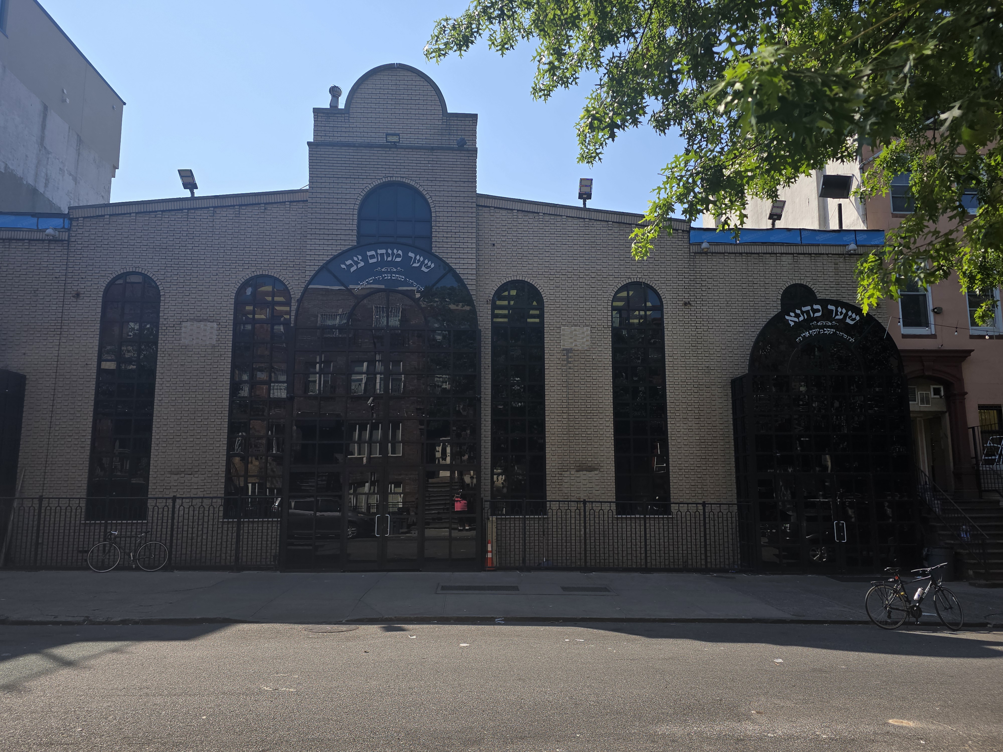 Rodney Street 上的 Satmar 主会堂外观