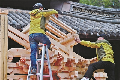保国寺大殿梁架模型搭建现场