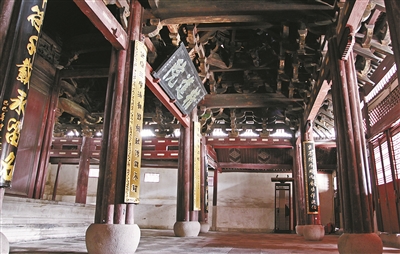 保国寺大殿内景