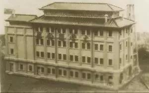 宁波书城内的太丰面粉厂红砖烟囱