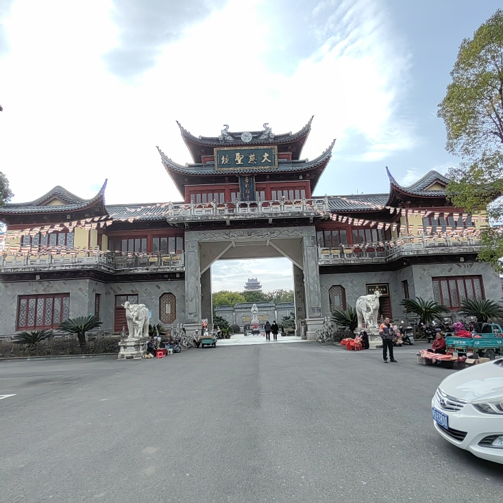 岳林寺山门与"契此桥",寺院正面外观