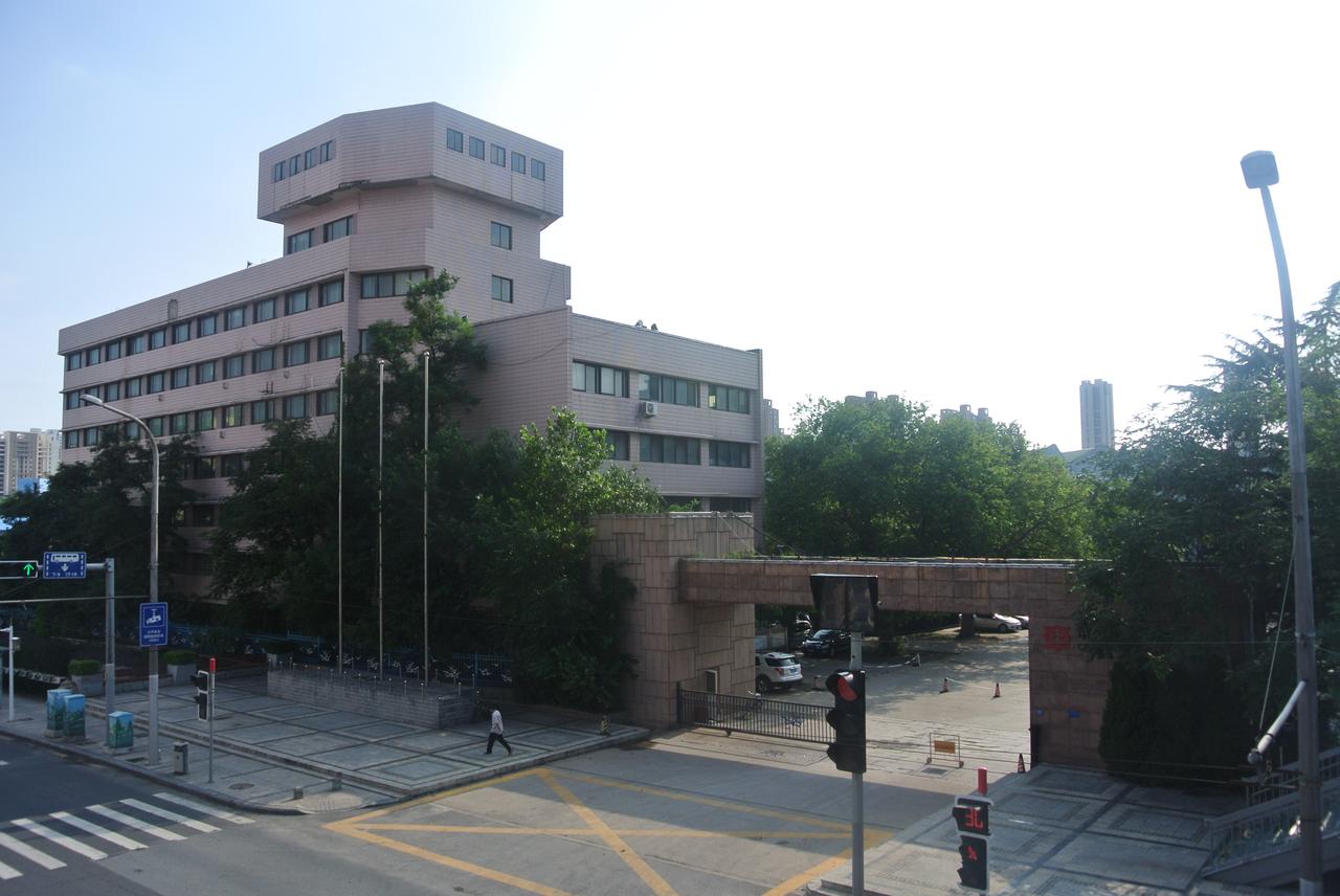 青岛四方机厂旧厂区大门与老厂房