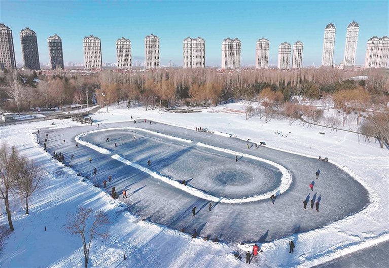 劳动湖冬季冰场与音乐广场