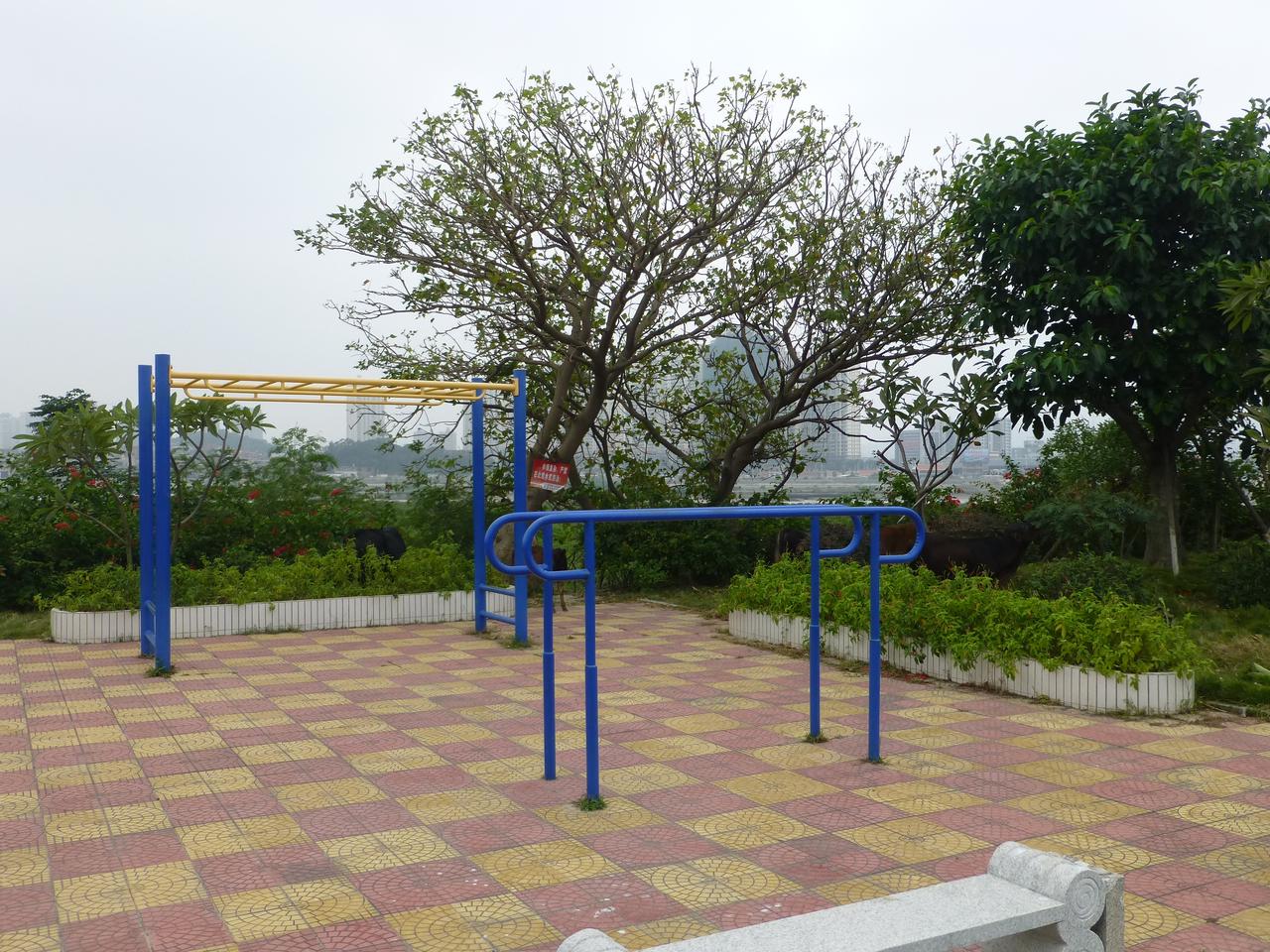 洛阳桥北岸桥头区域与河岸传统建筑