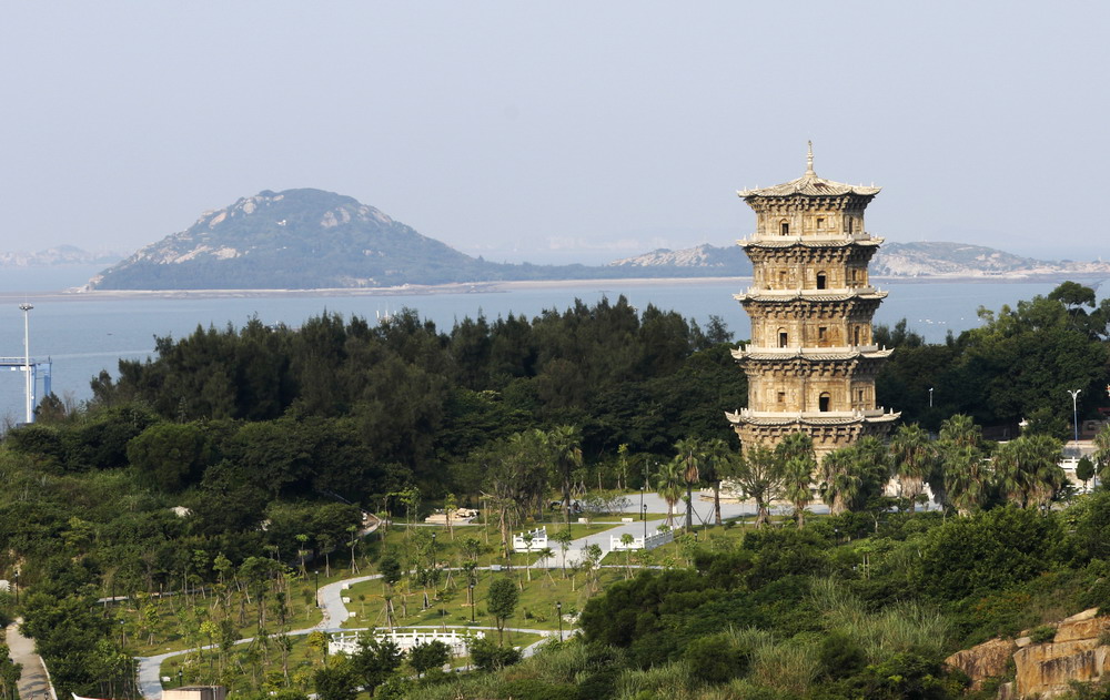 六胜塔与石湖港区同框