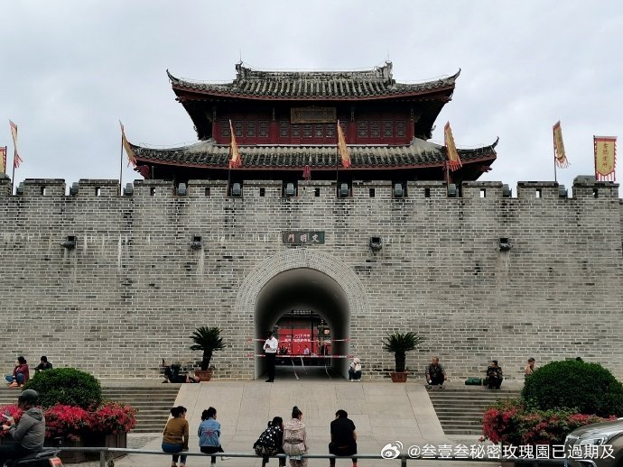 少司徒牌坊与崖城学宫入口