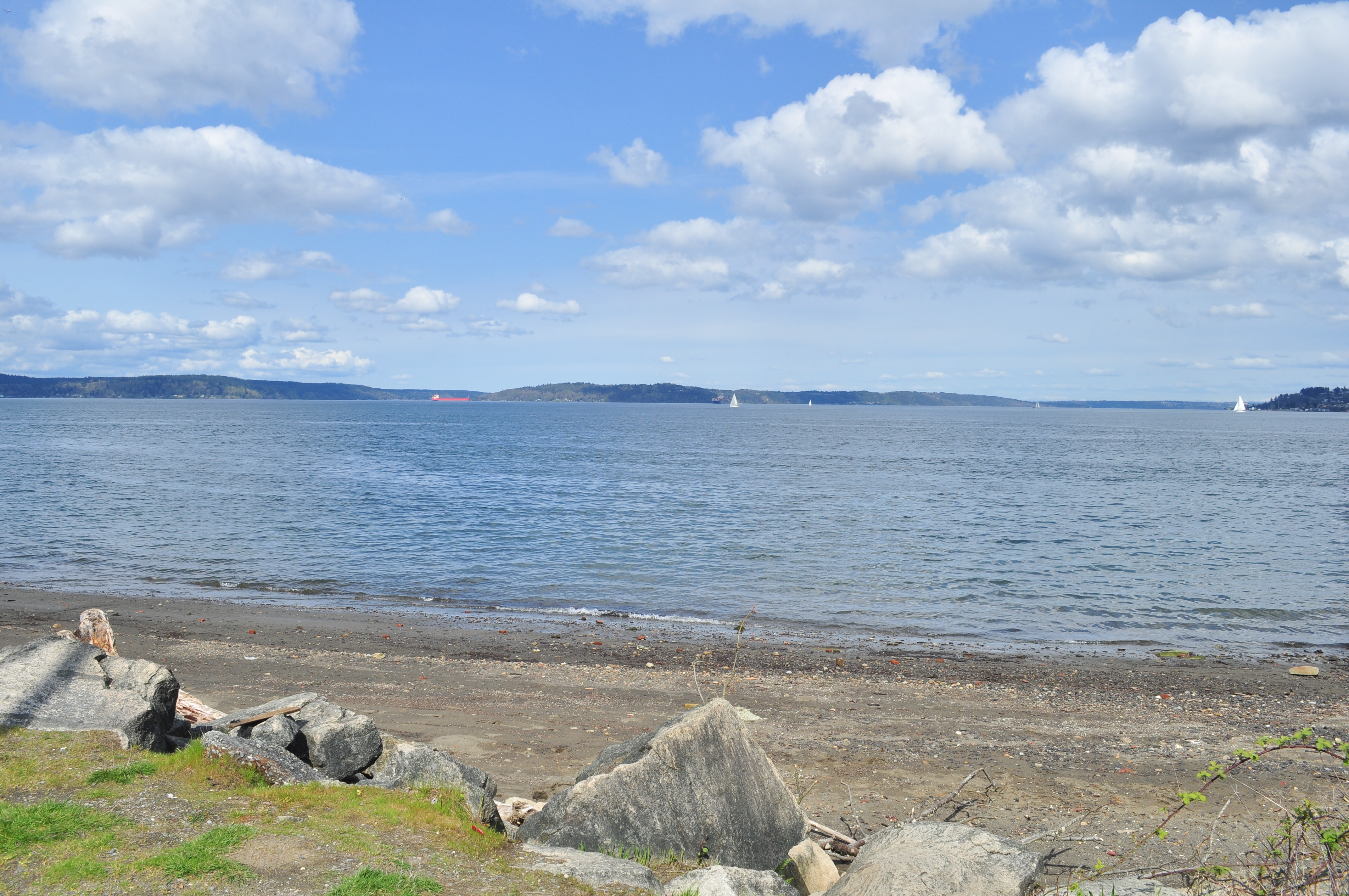 从 Ruston Way 滨水向北看 Commencement Bay