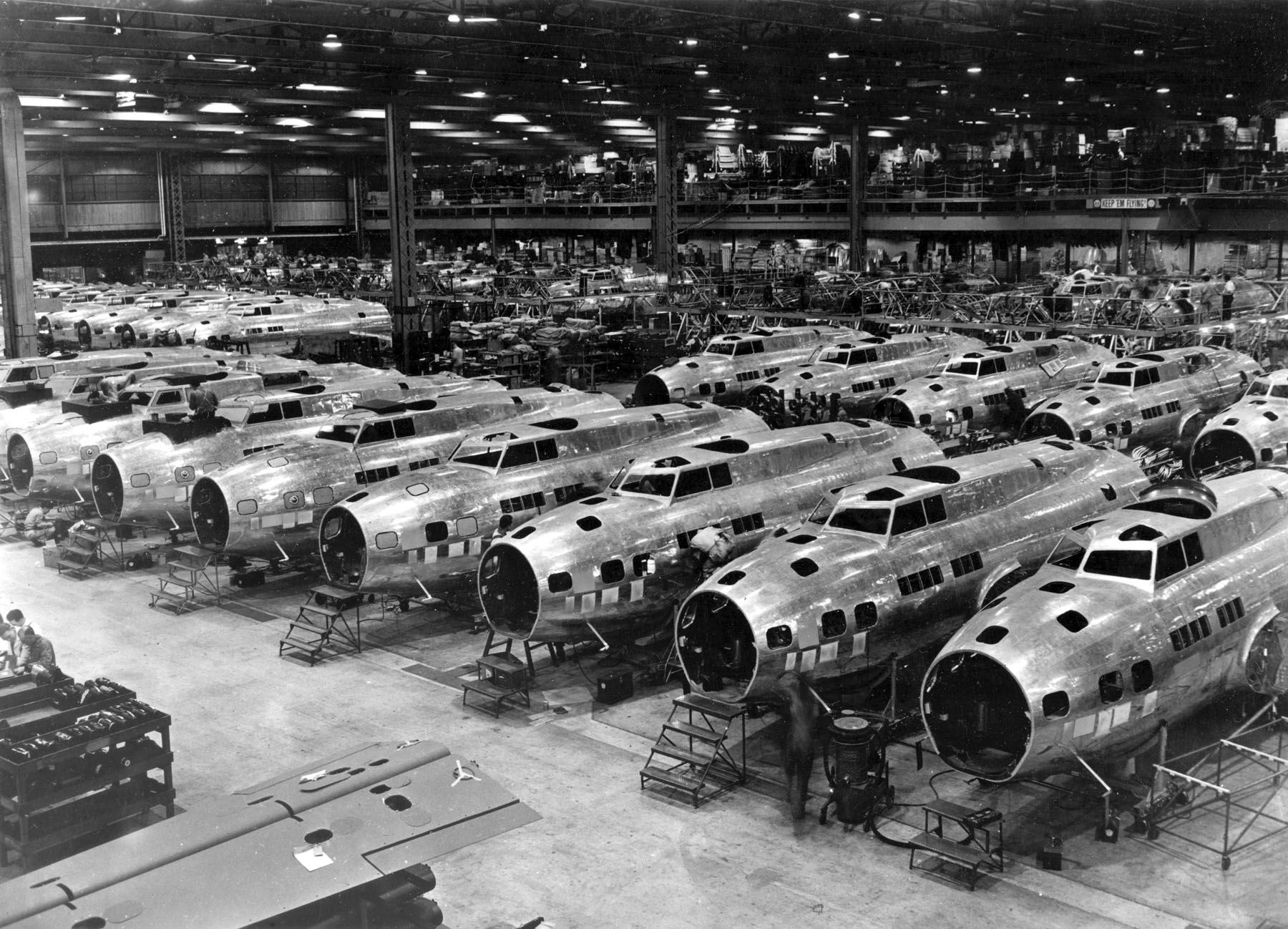 Plant 2 内 B-17E 总装线，1942 年 12 月