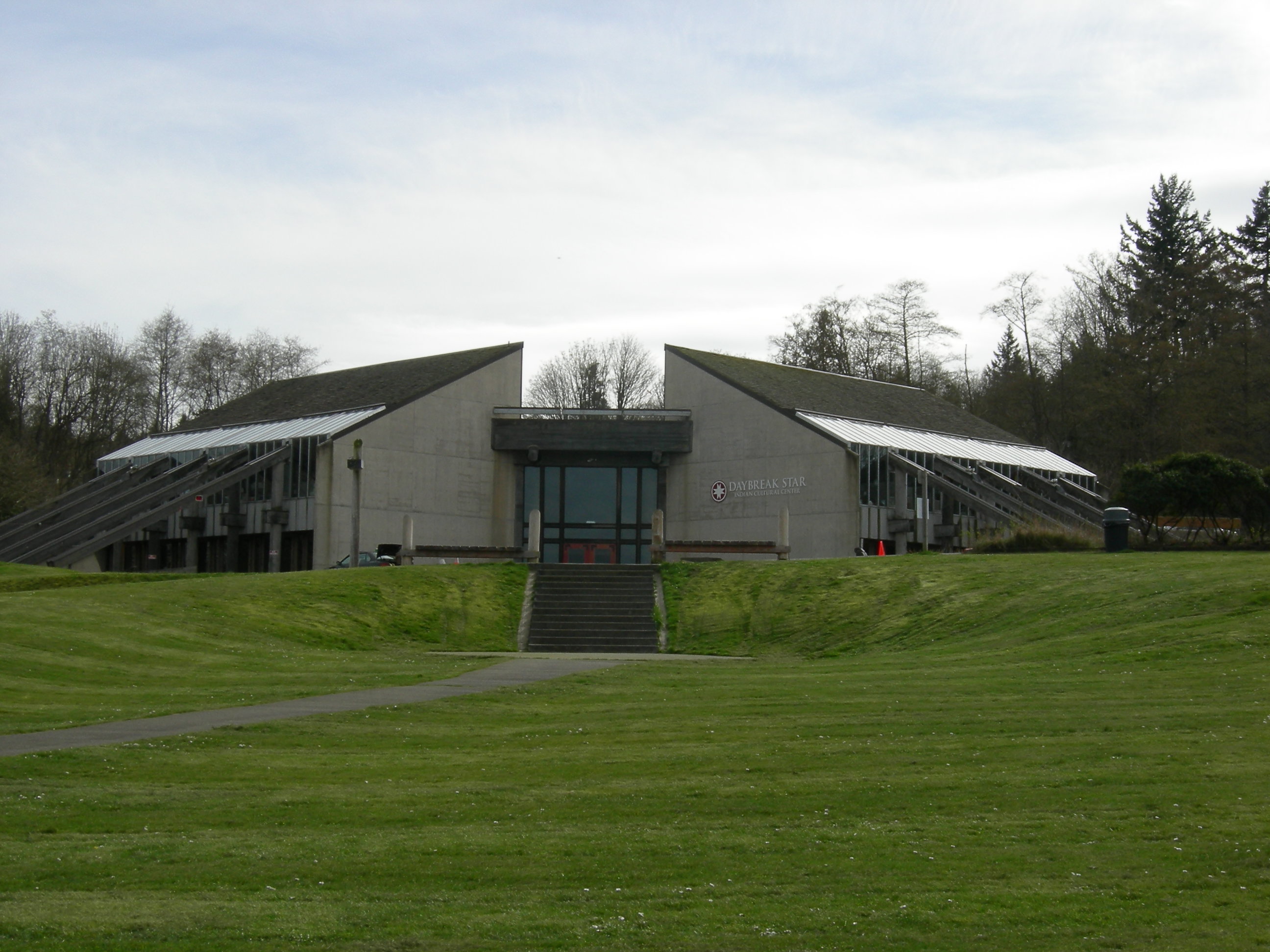 Daybreak Star Cultural Center 外立面