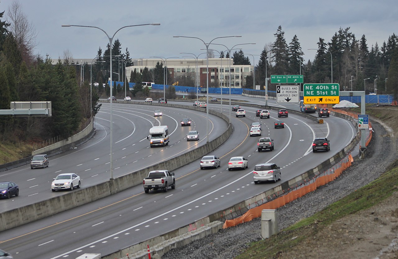 SR 520 东向，从 NE 36th Street 跨线桥俯视