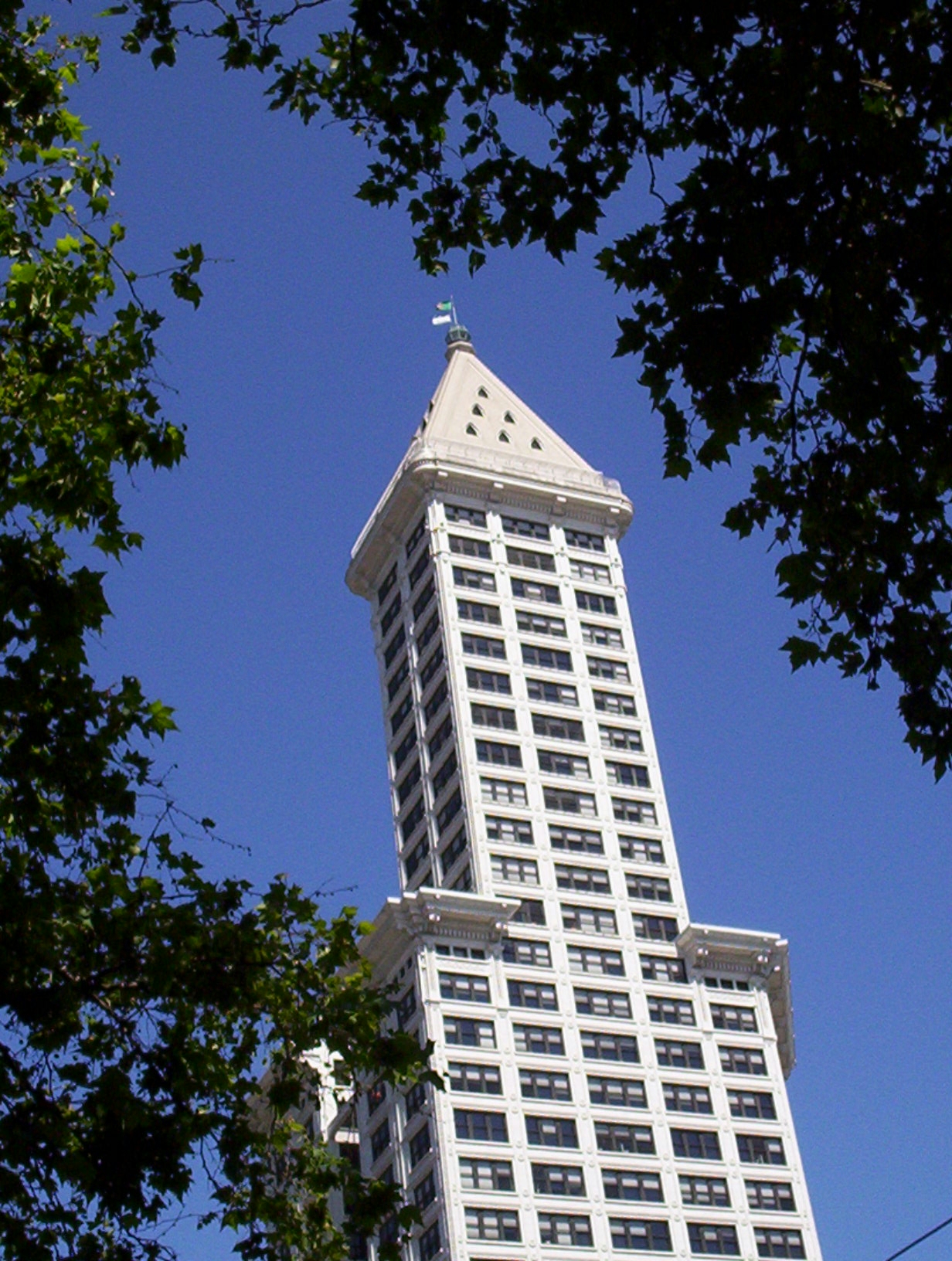 Smith Tower 在 Pioneer Square 的 462 英尺天际线轮廓