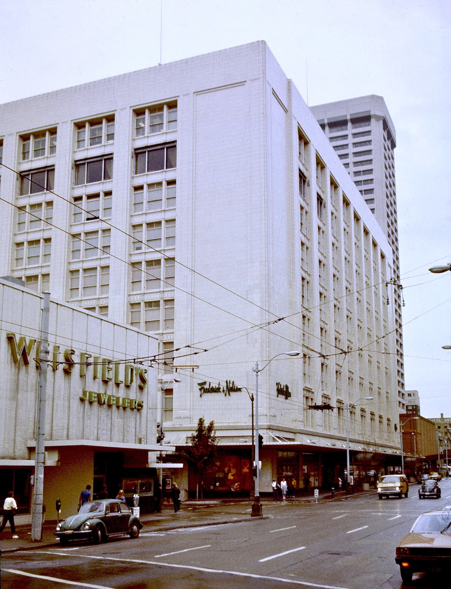 Frederick & Nelson 大楼，1982 年，5th Avenue 与 Pine Street 交角，今天是 Nordstrom 旗舰店