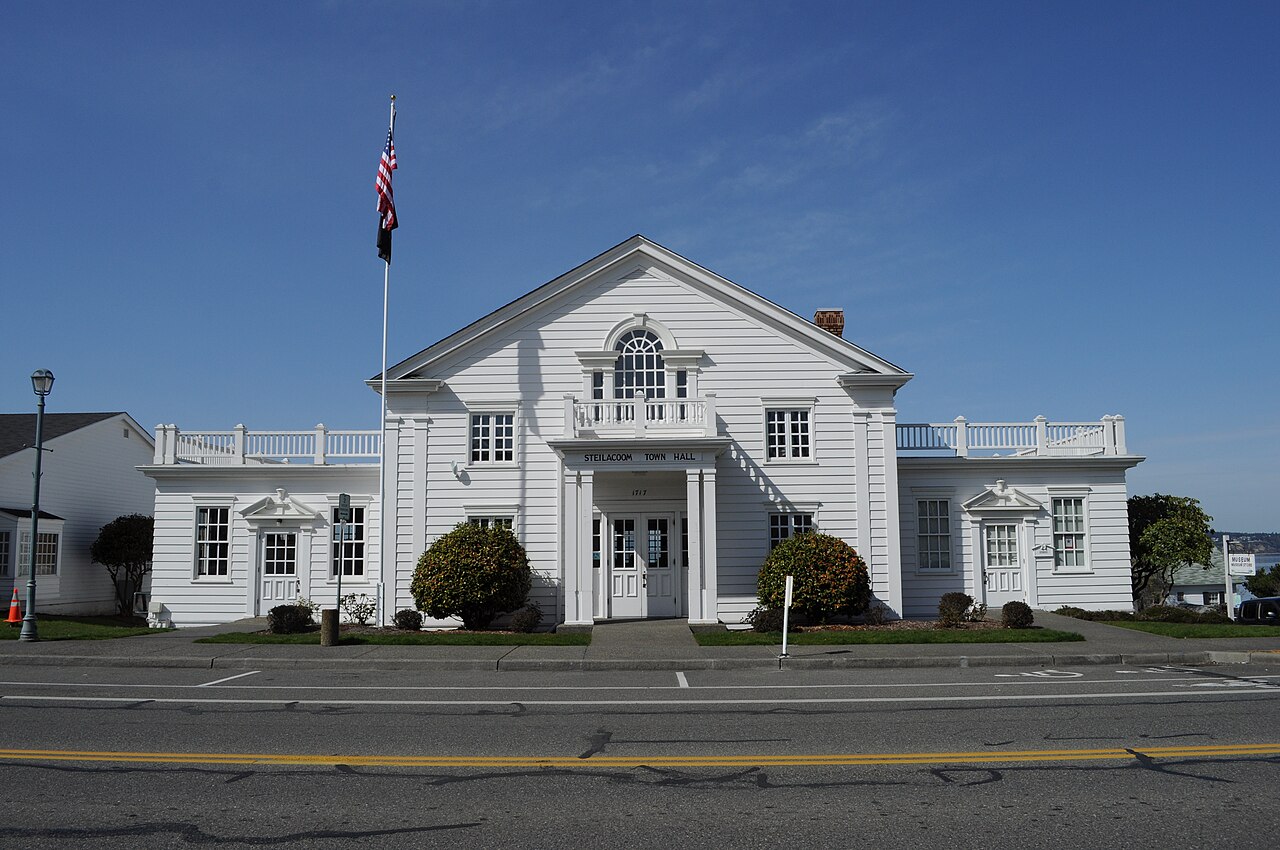 Steilacoom Town Hall 在 1717 Lafayette Street