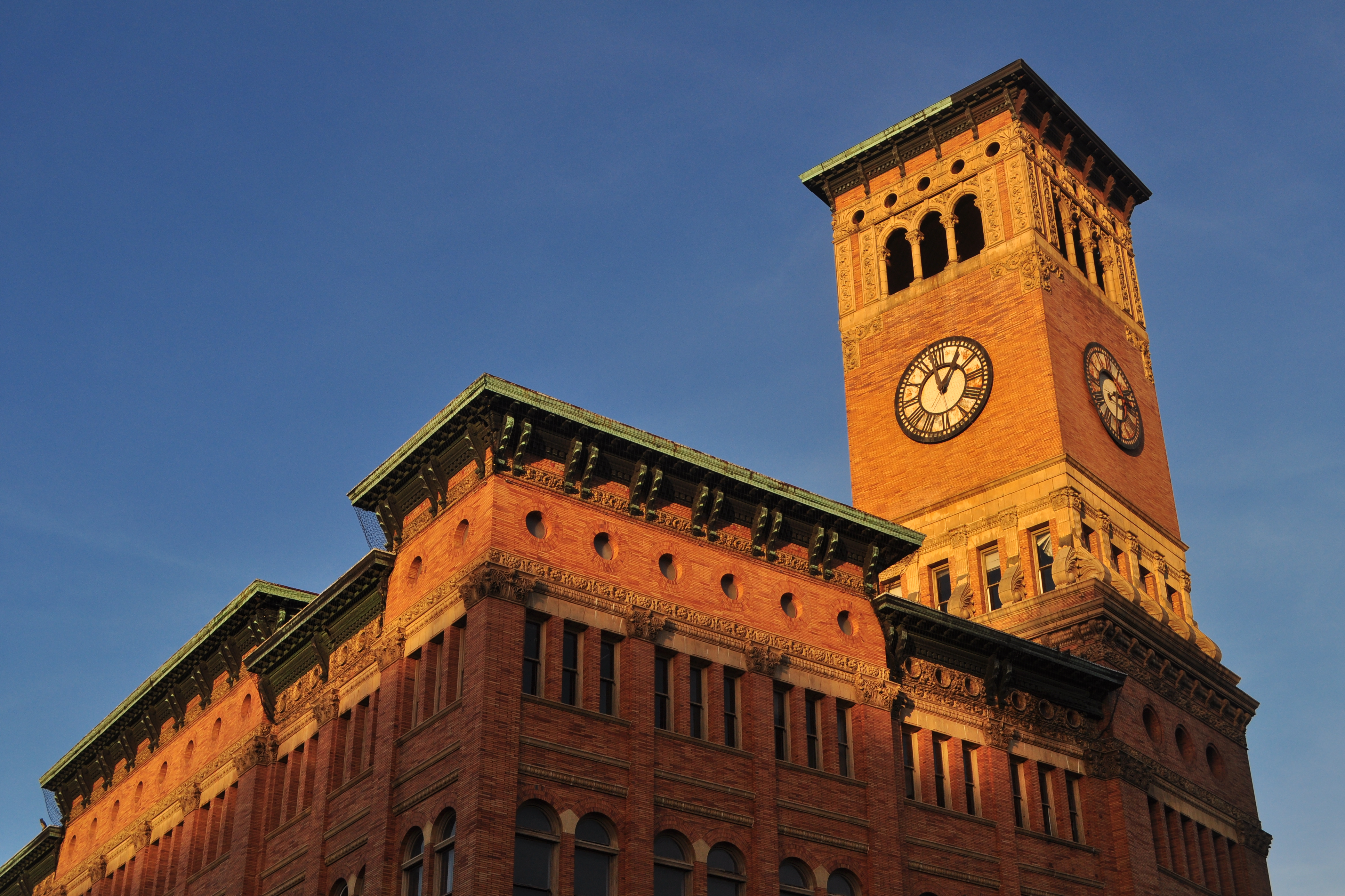 Tacoma Old City Hall 西南立面与十层独立钟塔的整体轮廓