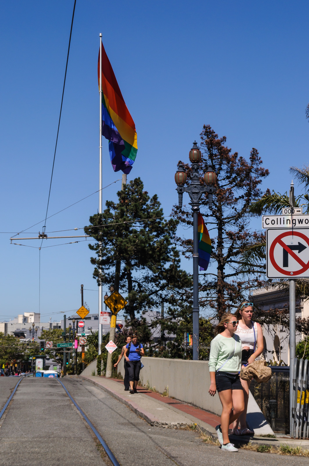 Harvey Milk Plaza 巨型彩虹旗