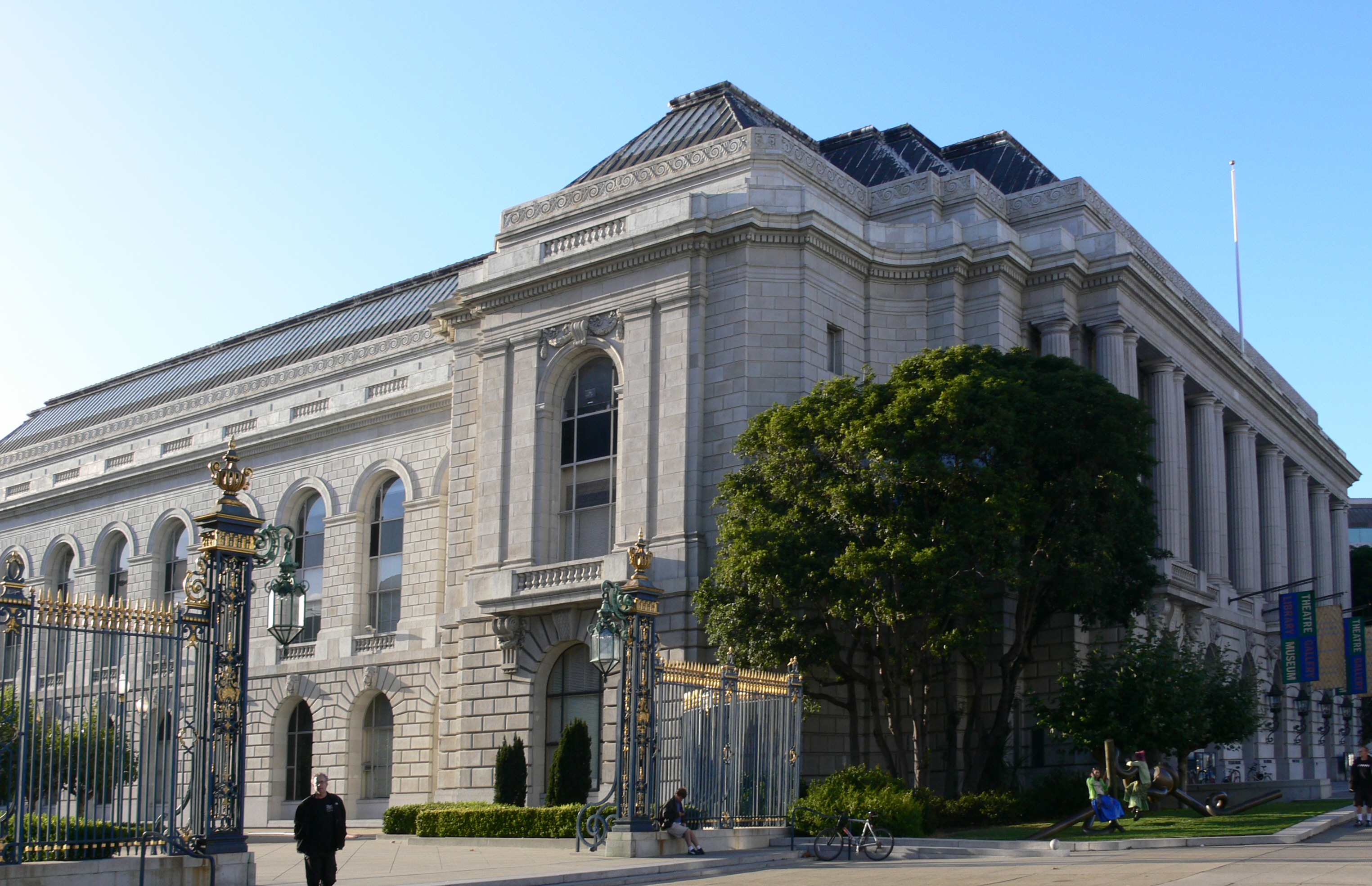 War Memorial Opera House 与 Veterans Building