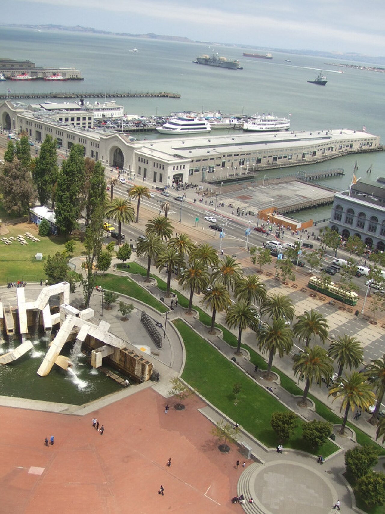 Embarcadero 林荫道与 Ferry Building 今日