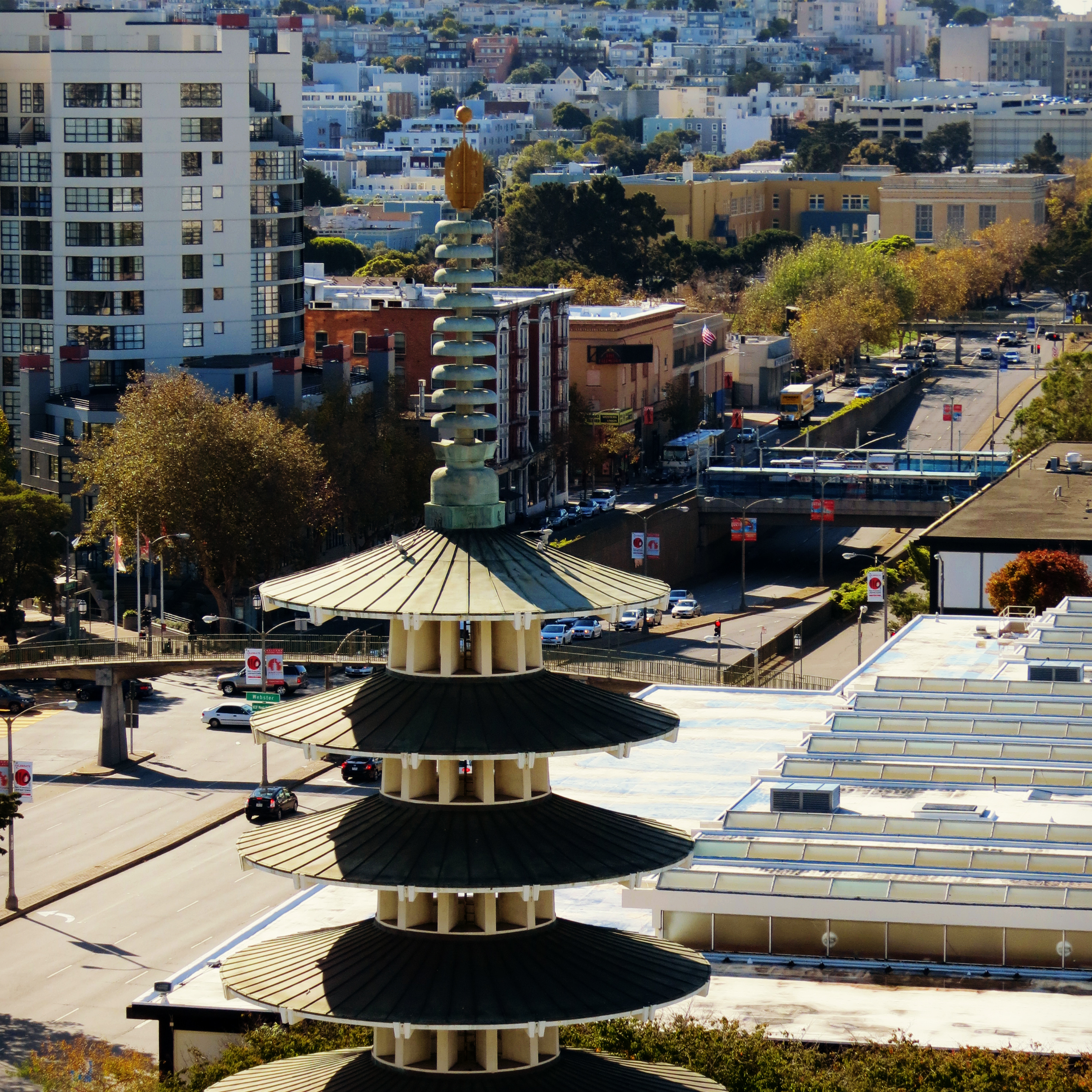 Japan Center 与 Peace Pagoda