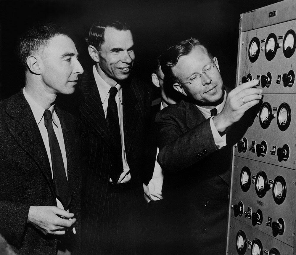 Ernest Lawrence, Glenn Seaborg, and J. Robert Oppenheimer at the 184-inch cyclotron controls, 1946