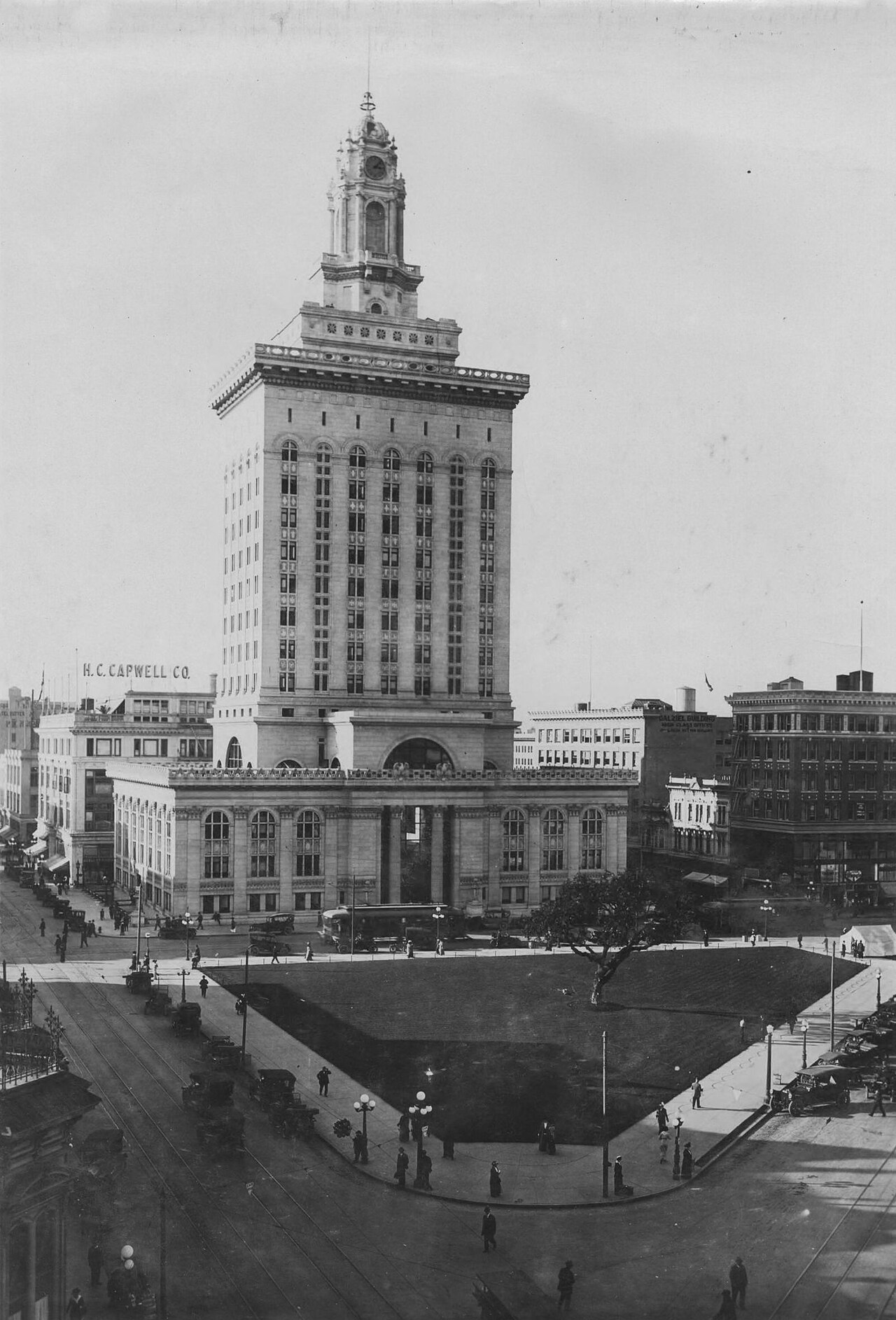 Oakland City Hall 1917 年历史照片