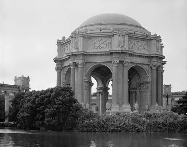 Palace of Fine Arts rotunda and lagoon