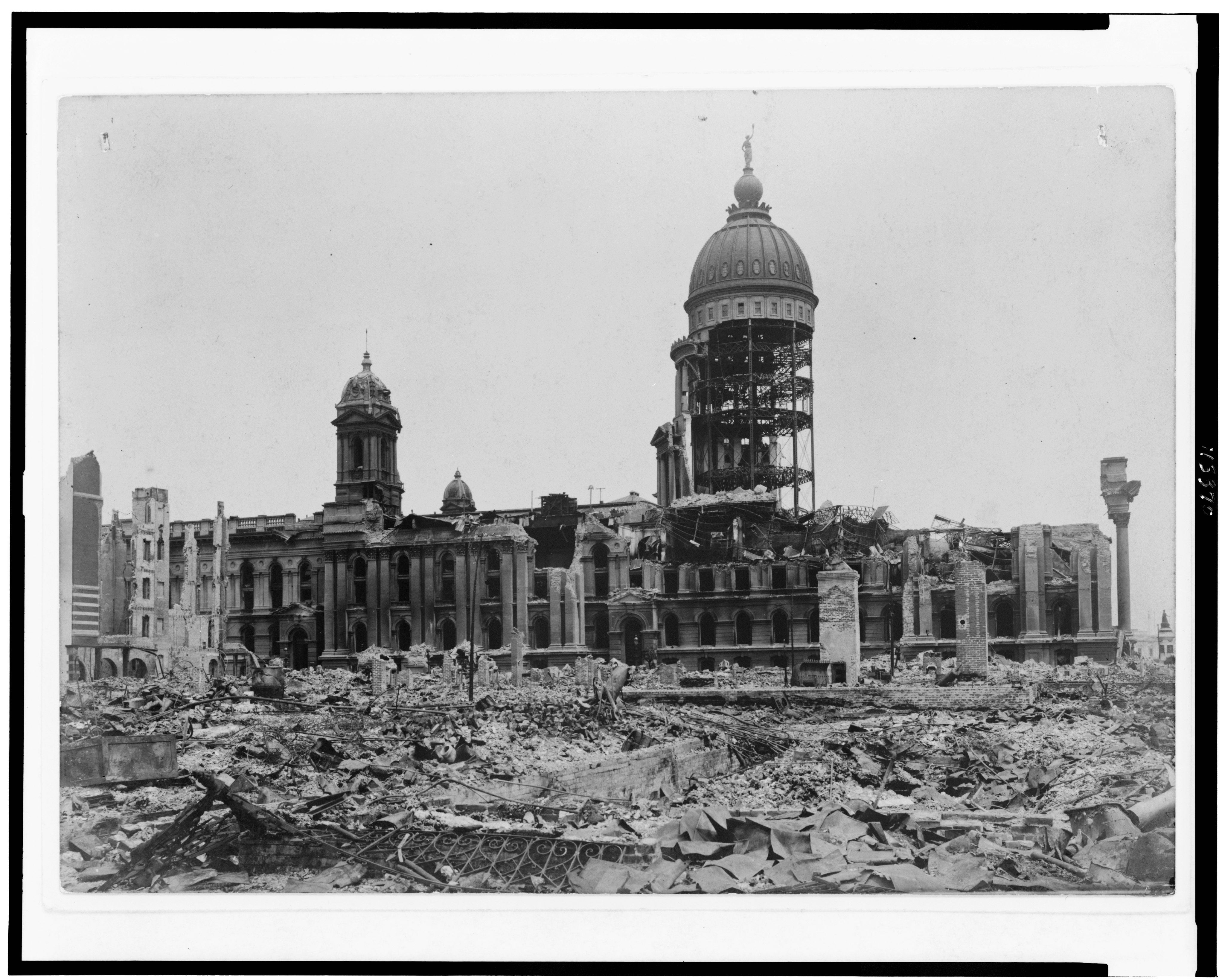 1906 年地震后旧市政厅废墟