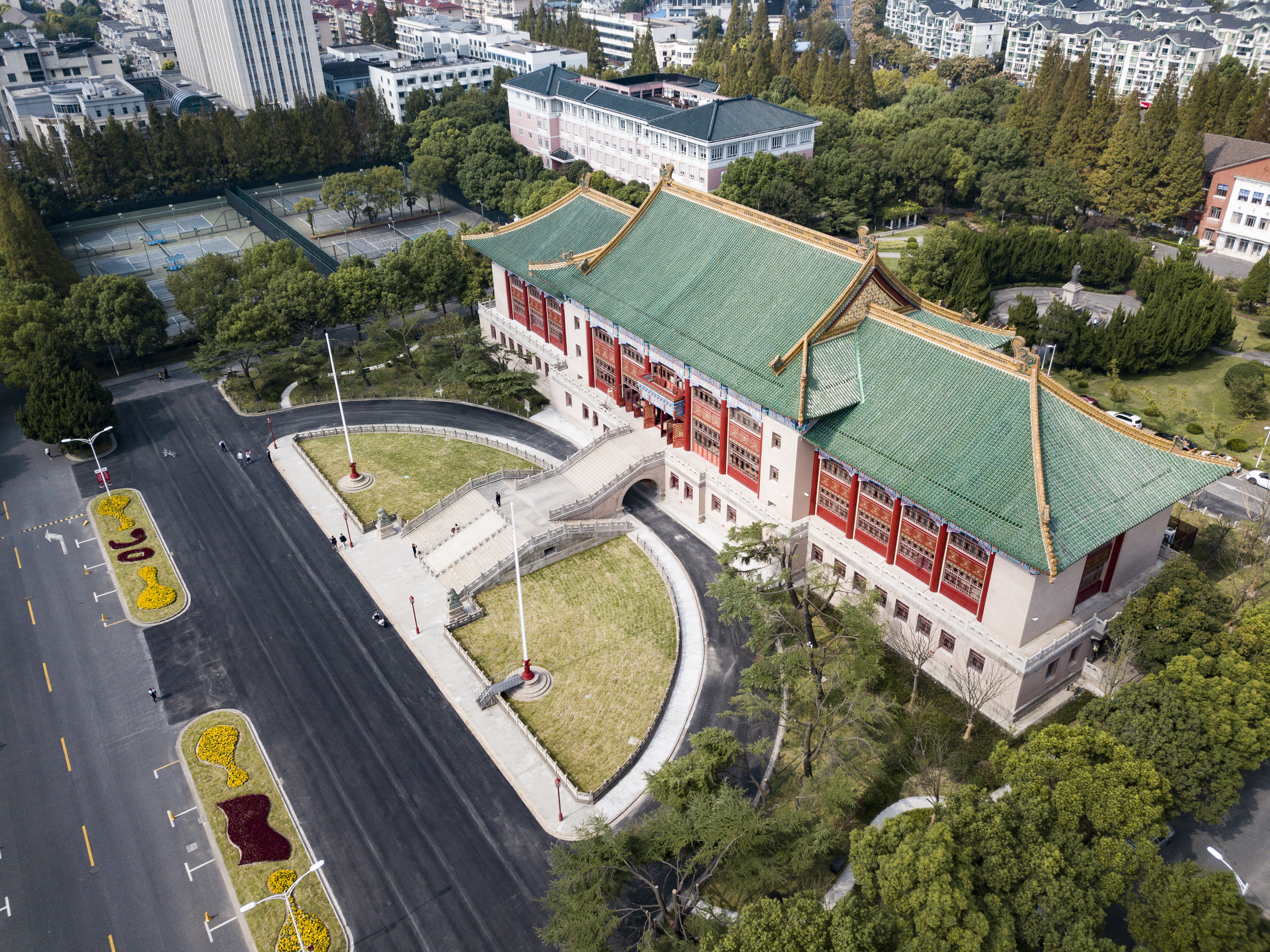 绿瓦大楼航拍，原上海特别市政府大厦，现上海体育大学办公楼