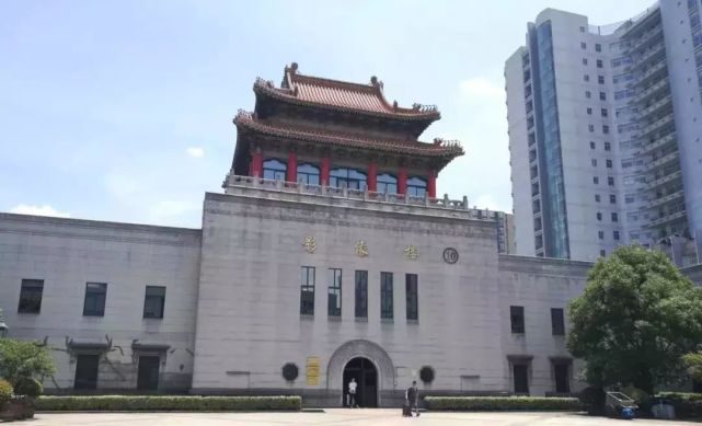 旧上海市立博物馆（现长海医院影像楼）外观，与大上海计划中的图书馆建筑对应
