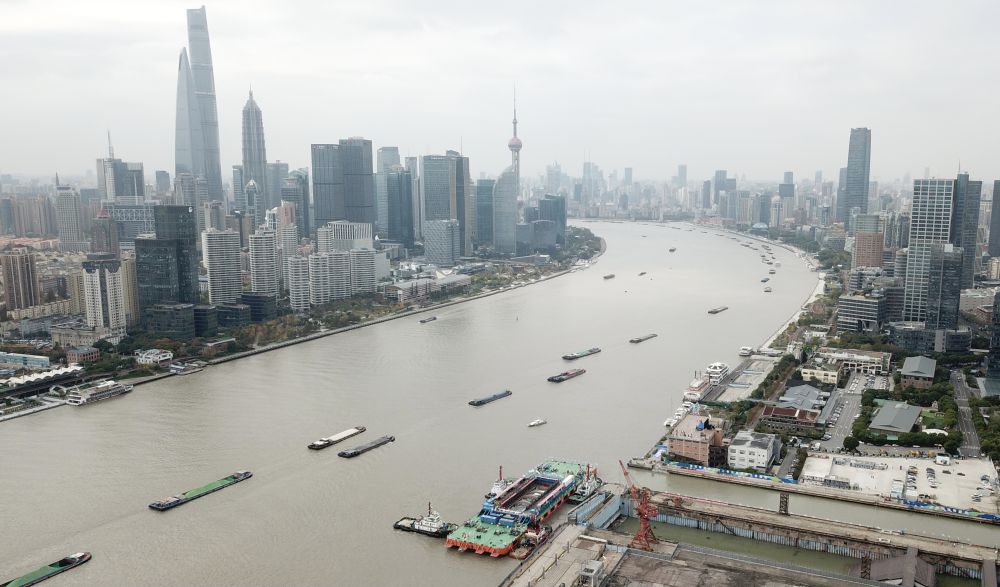 上海船厂旧址1号船坞，长江口二号古船考古保护舱已进驻坞内