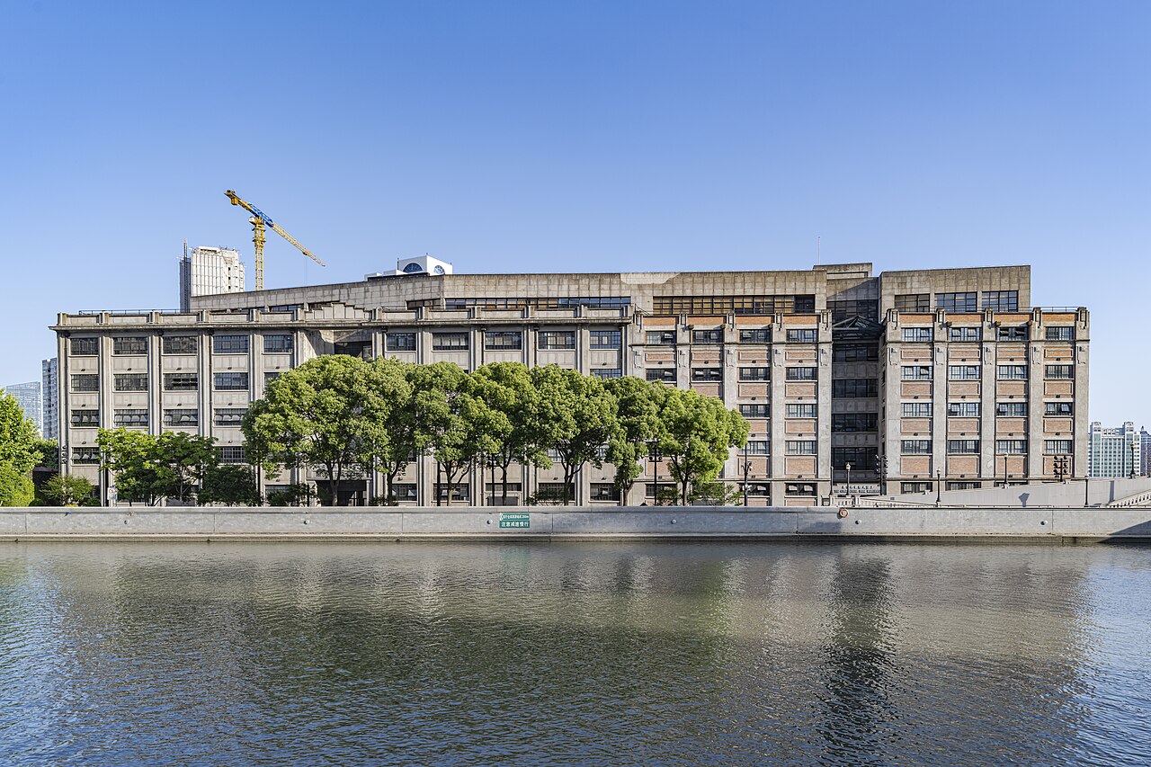 四行仓库建筑外观与苏州河