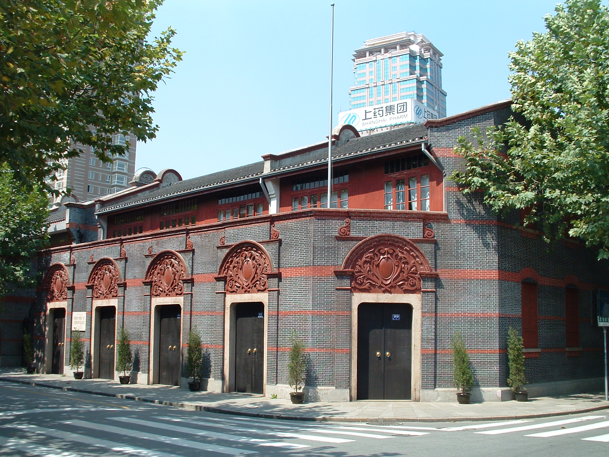 中共一大会址建筑外观，兴业路76号石库门正门