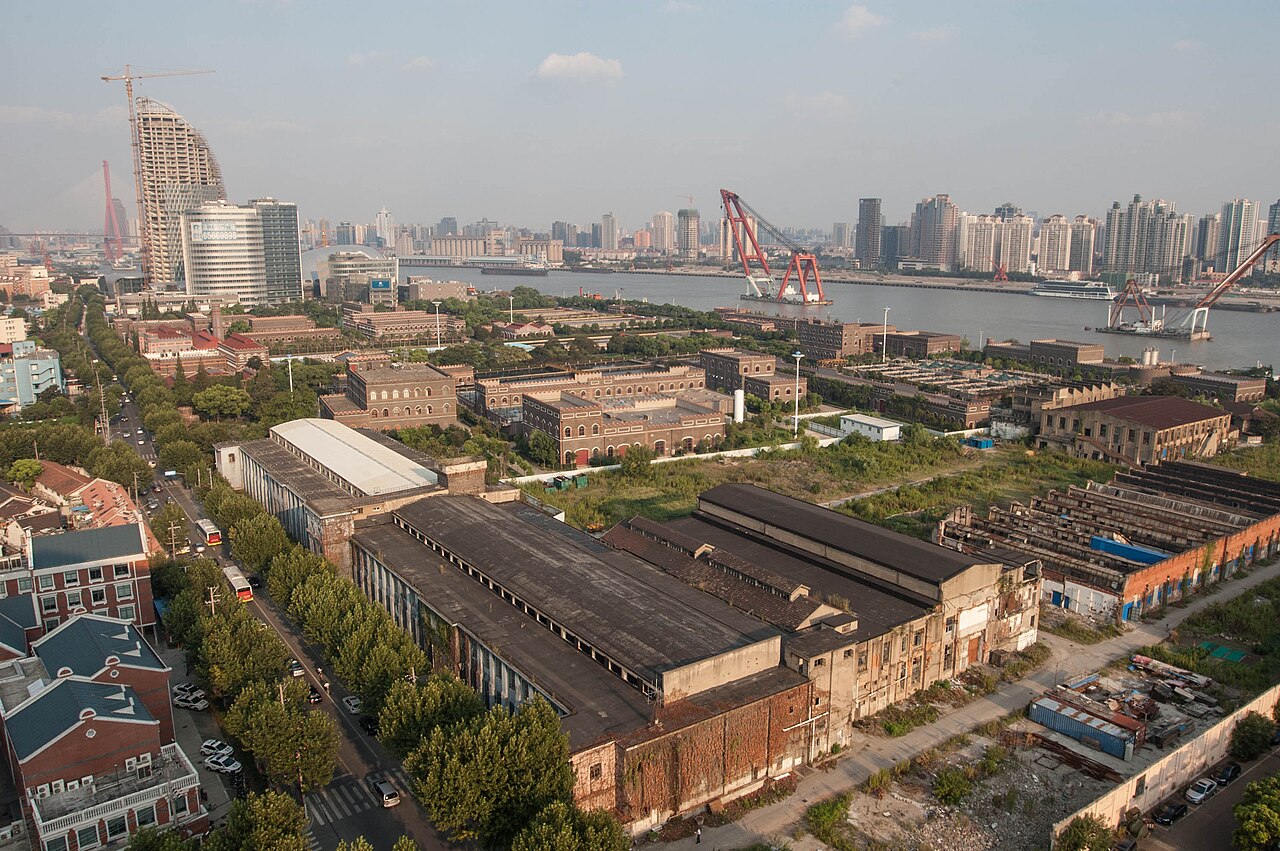 杨树浦水厂正门，哥特城堡风格的红砖建筑