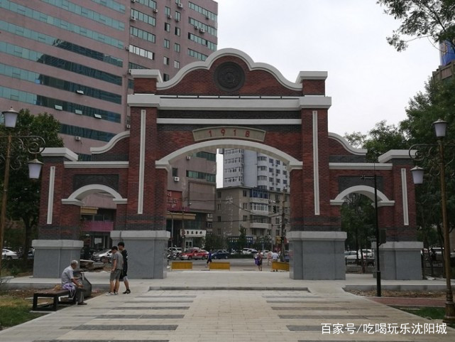 从上方看八卦街的放射状路网结构