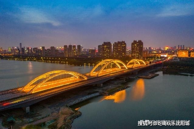 浑河上的多座跨河桥梁航拍,浑河从城市边界变为中轴线的直观证据
