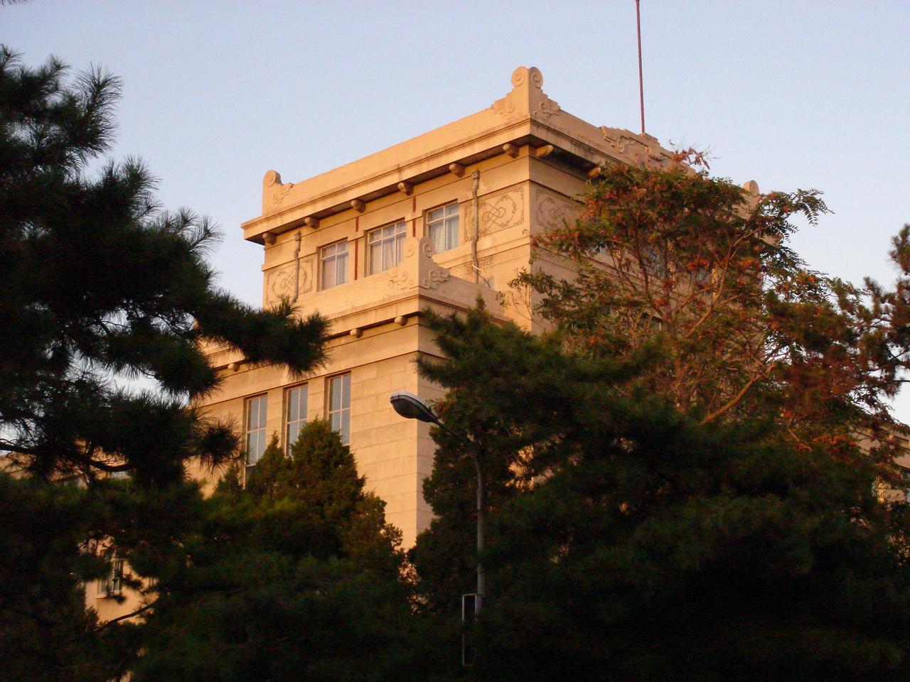 四大学馆之一的采矿馆外观