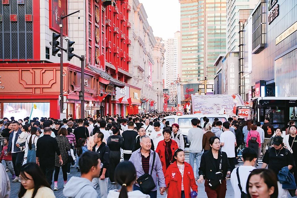 中街步行街西入口与商业建筑