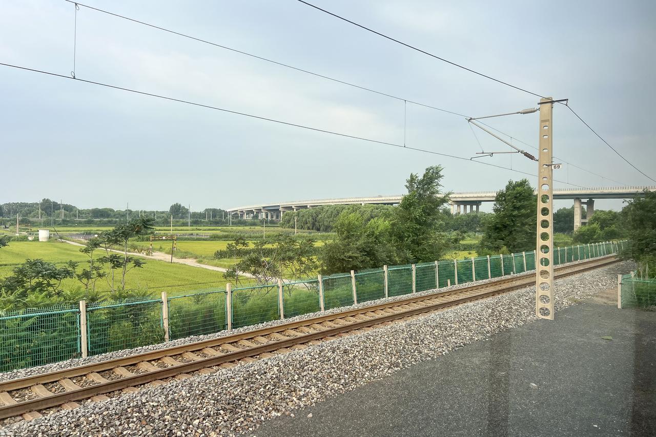 裕国站东侧出发线