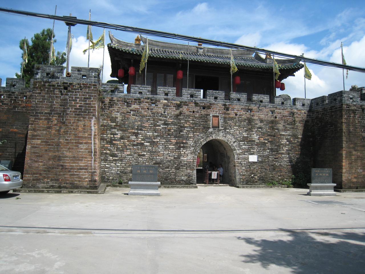 大鹏所城南门近景