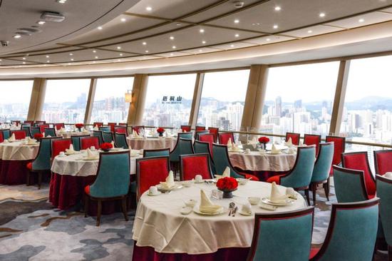 国贸大厦旋转餐厅内景