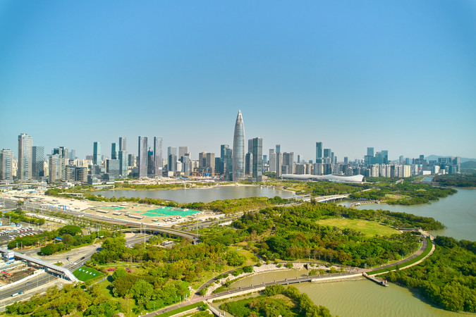 南山科技园航拍，科技企业总部楼群密集排列