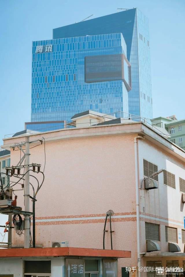 桂庙新村旧改前握手楼与远处腾讯大厦的视线关系