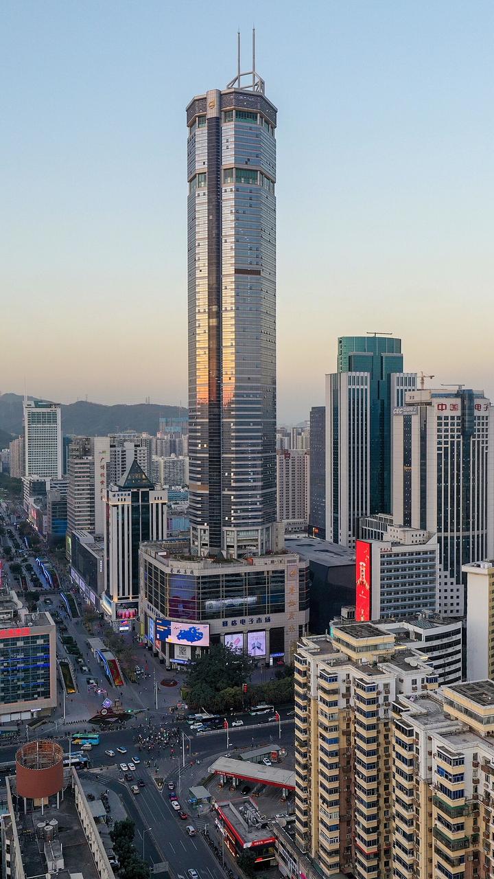 赛格广场外景，华强北路标志性地标
