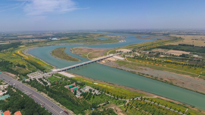 子龙大桥与滹沱河城区段水面全景
