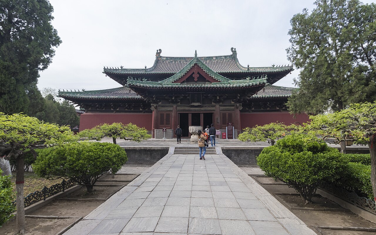 摩尼殿全景:十字形平面和四面各出一间的歇山抱厦