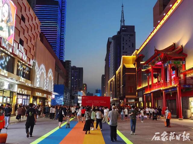 民族路湾里步行街和新华集贸中心市场区域