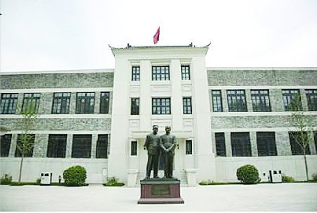 门厅铜铸台历，日期定格在 1948 年 12 月 1 日