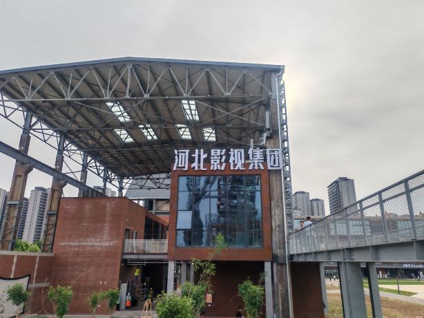 公园周边新建住宅和施工工地