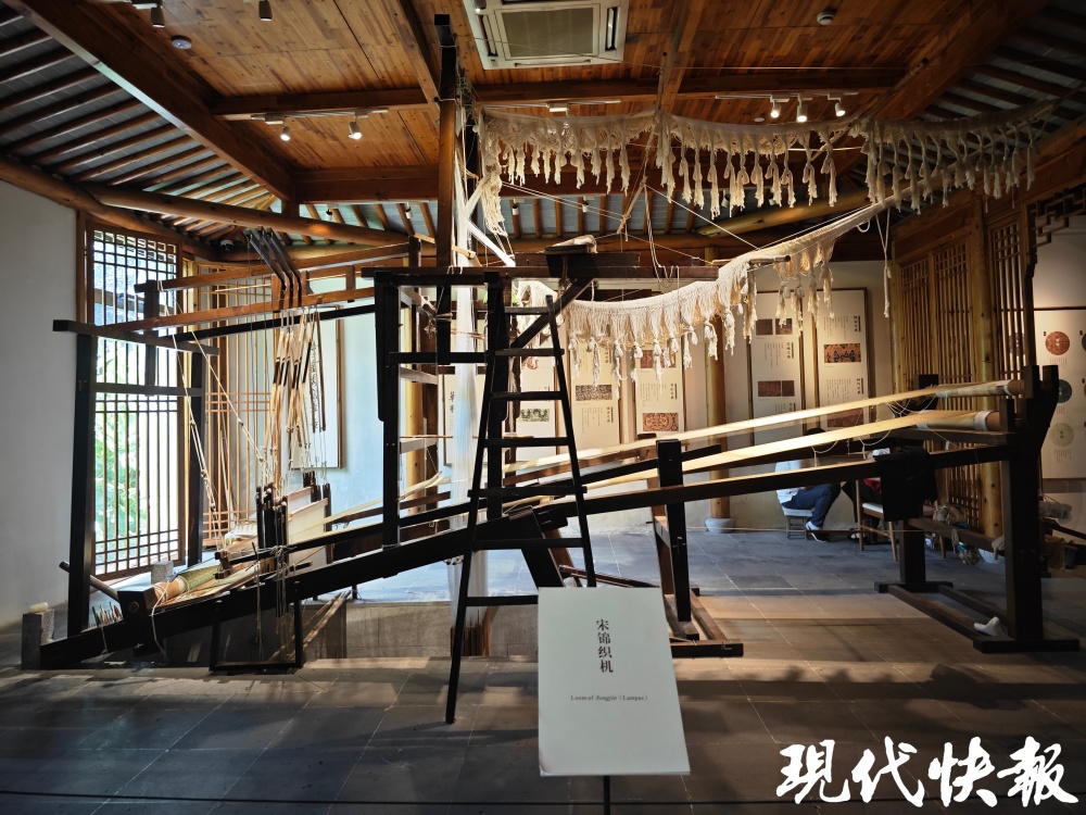 宋锦花楼织机操作示意