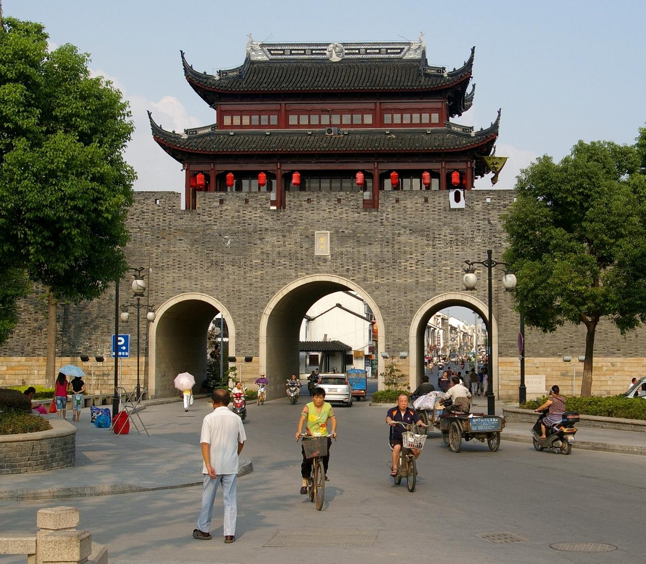 葑门桥附近河道,原水门位置已改建为桥,但水道仍然是进出古城的水路通道